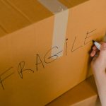 Taşıma sırasında paketlenmiş kutular ve koruyucu malzemeler